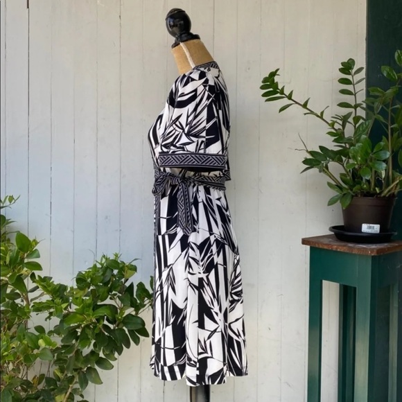 EUC!BCBGMAXAZRIA BK&WT BAMBOO PRINT WRAP DRESS XXS - Picture 4 of 7